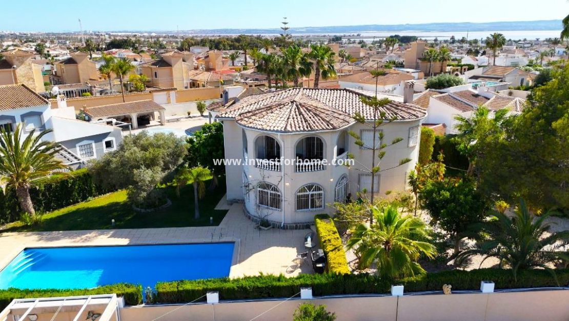 Verkoop - Villa - Torrevieja - La Siesta-El Chaparral