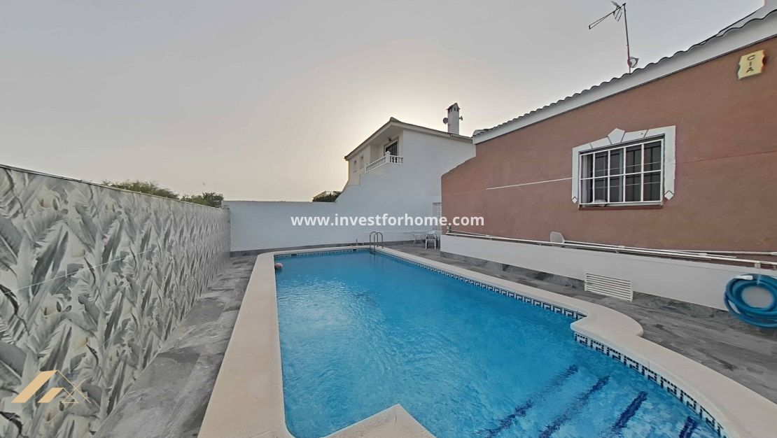 Verkoop - Villa - Torrevieja - La Siesta-El Chaparral