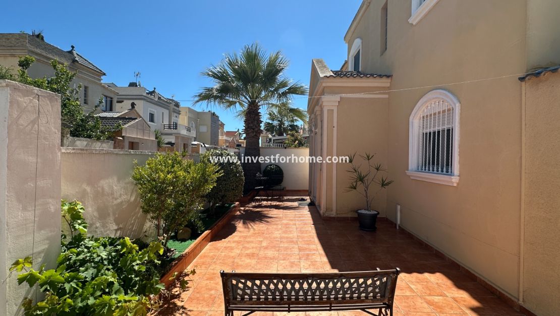 Verkoop - Villa - Torrevieja - Nueva Torrevieja