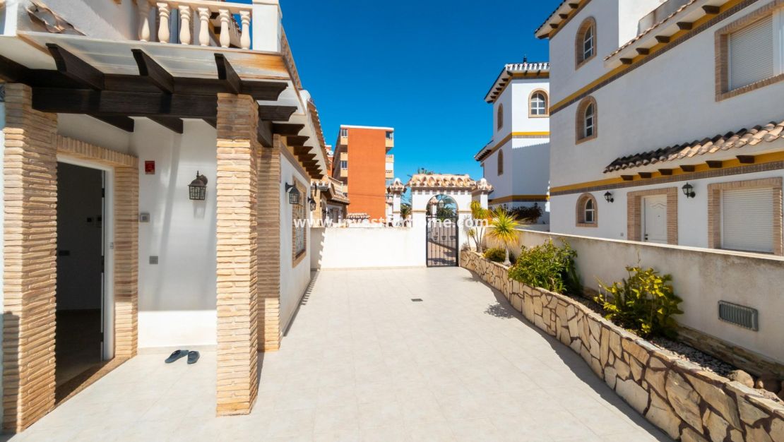 Verkoop - Villa - Torrevieja - Torrelamata - La Mata