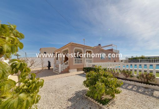 Villa - Försäljning - Torrevieja - La Siesta-El Chaparral