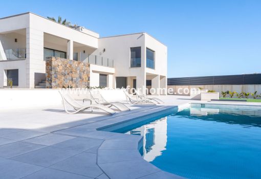 Villa - Försäljning - Torrevieja - La Valeta