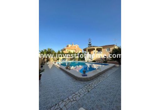 Villa - Sale - Torrevieja - aguas nuevas