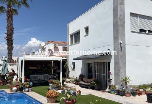 Villa - Sale - Torrevieja - La Siesta