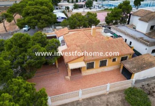 Villa - Verkoop - Orihuela Costa - Punta Prima