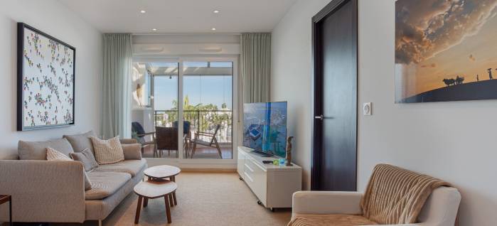 Penthouse for sale in Villamartín with terrace and private solarium