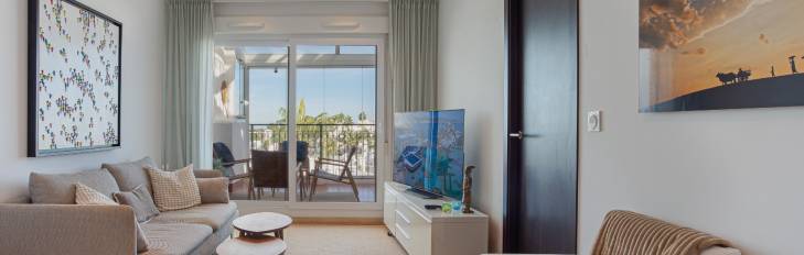 Penthouse for sale in Villamartín with terrace and private solarium