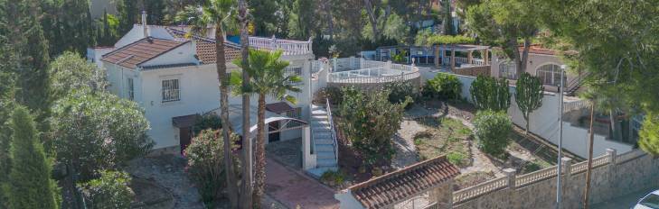 Detached Villa for Sale in Los Balcones with Large Plot and Private Pool