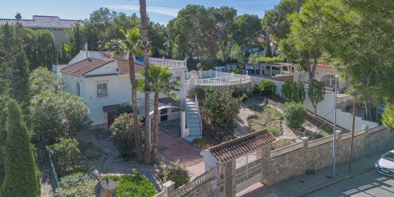 Villa te koop in Los Balcones met groot perceel en privé zwembad